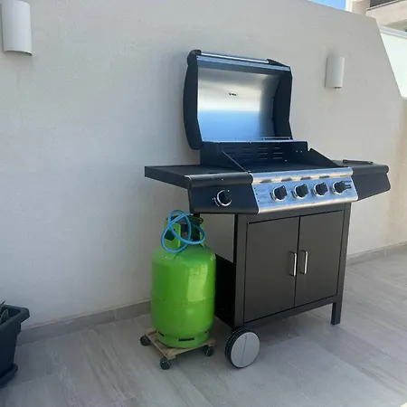 Beautiful 2 Bdr Penthouse Near Valletta Sleeps 6