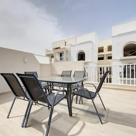 Beautiful 2 Bdr Penthouse Near Valletta Sleeps 6 * Hamrun
