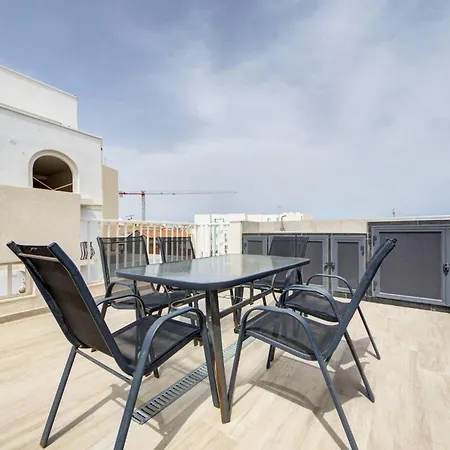 Beautiful 2 Bdr Penthouse Near Valletta Sleeps 6 Hamrun