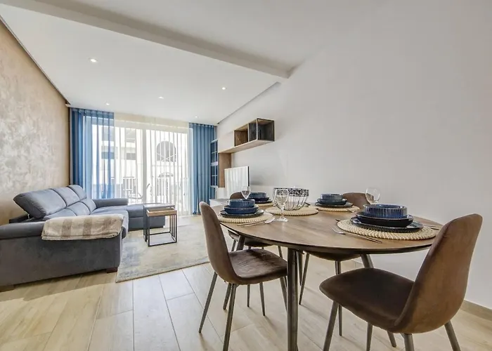 Beautiful 2 Bdr Penthouse Near Valletta Sleeps 6 *