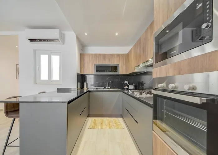 Beautiful 2 Bdr Penthouse Near Valletta Sleeps 6