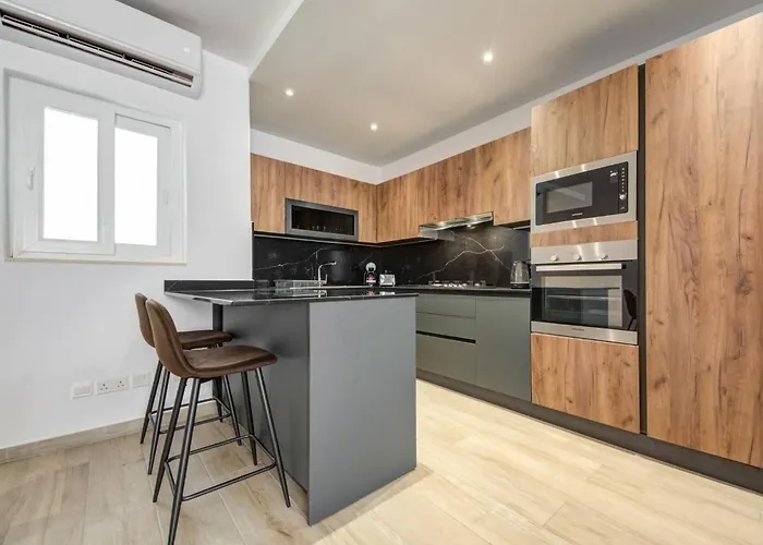 Beautiful 2 Bdr Penthouse Near Valletta Sleeps 6 아파트