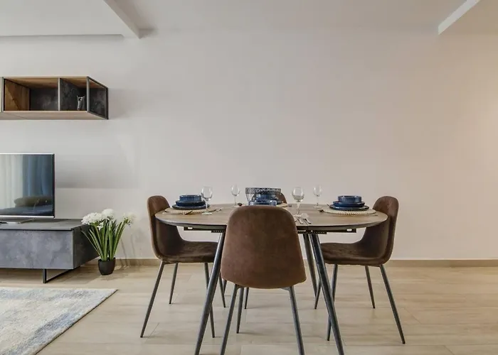 Beautiful 2 Bdr Penthouse Near Valletta Sleeps 6 아파트