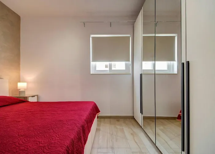 Beautiful 2 Bdr Penthouse Near Valletta Sleeps 6 아파트 Hamrun