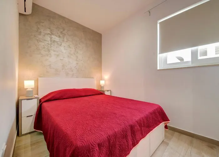 Beautiful 2 Bdr Penthouse Near Valletta Sleeps 6 Hamrun