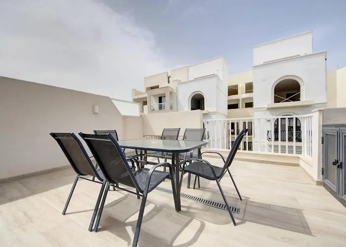 Beautiful 2 Bdr Penthouse Near Valletta Sleeps 6 * Hamrun