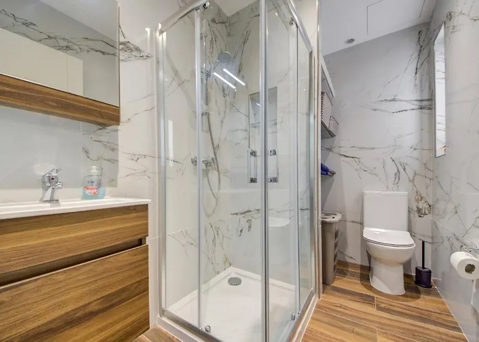 Beautiful 2 Bdr Penthouse Near Valletta Sleeps 6 דירה Hamrun