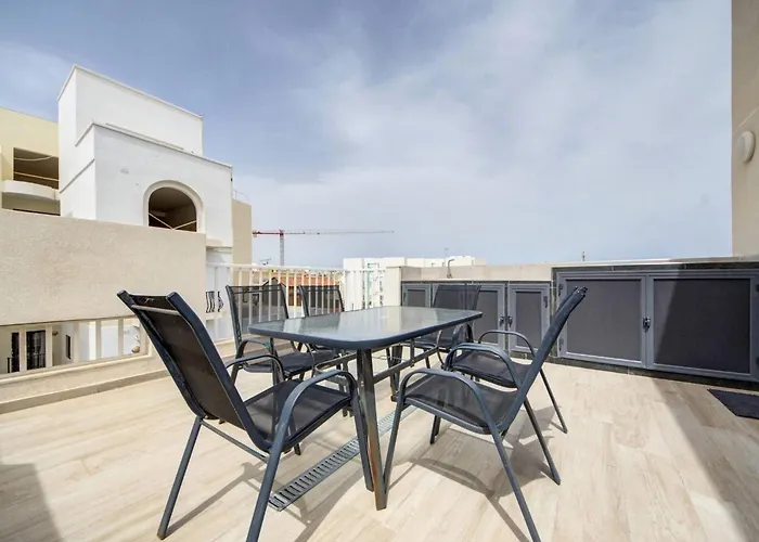 Beautiful 2 Bdr Penthouse Near Valletta Sleeps 6 Hamrun