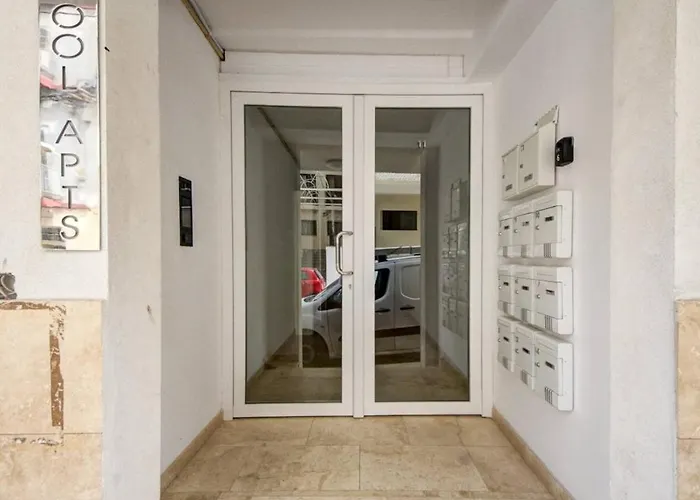 Beautiful 2 Bdr Penthouse Near Valletta Sleeps 6 דירה